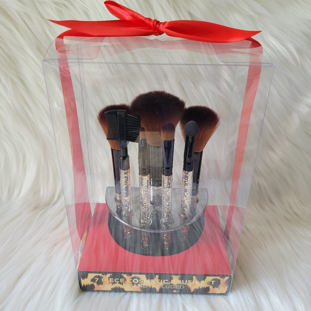 Juicy Couture 7 Piece Cosmetic Brush Set